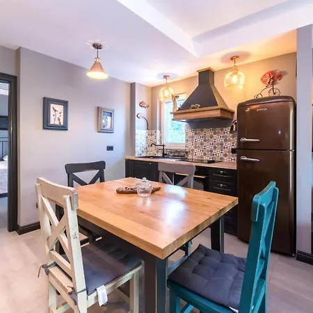 Lara Apartment
